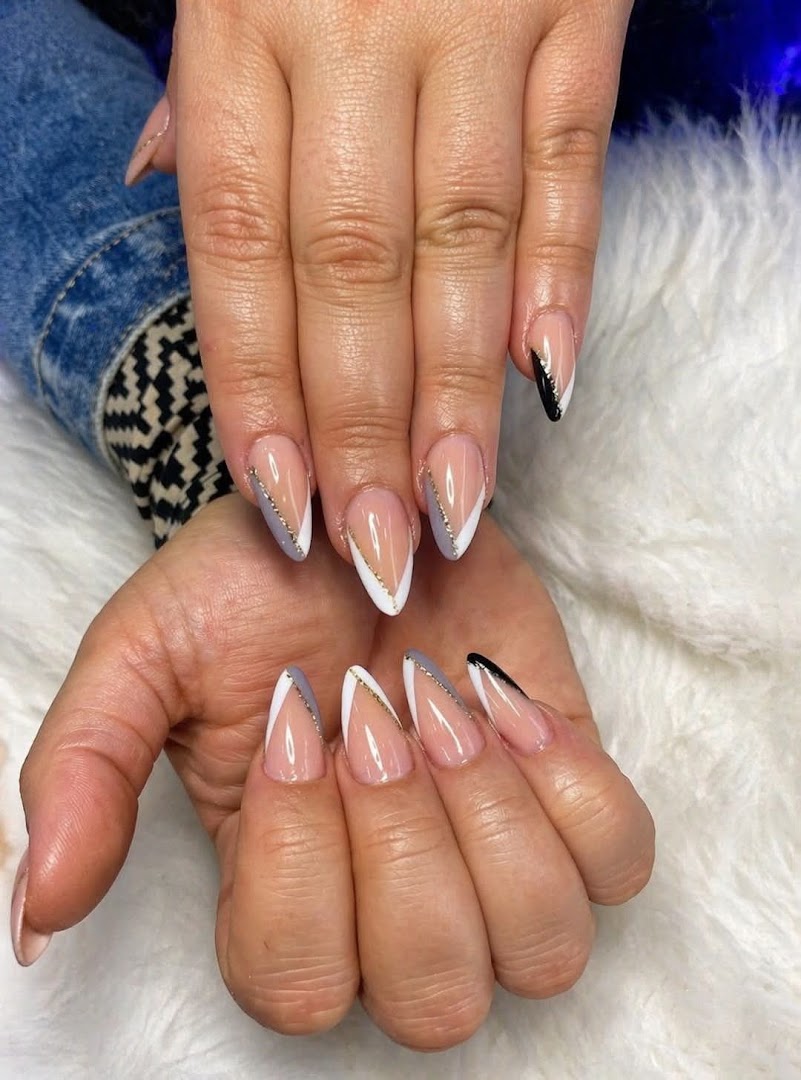 Nail art met zwart, wit en goud detail, KVL Luxe Nails