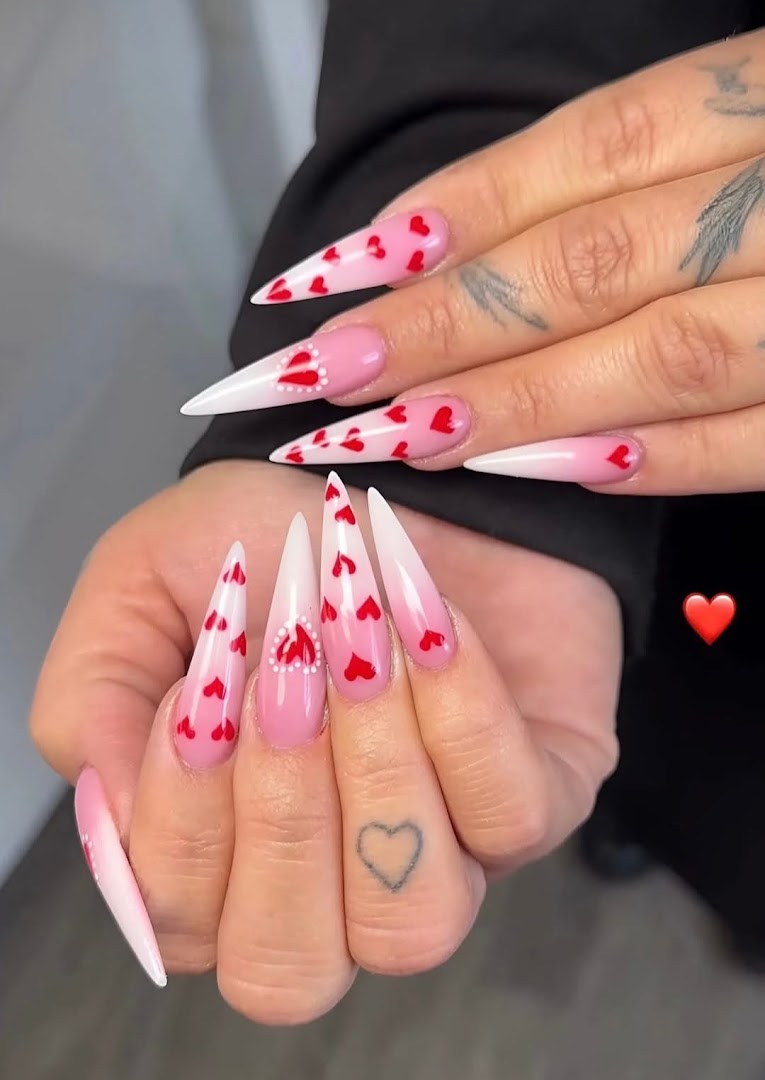 Rood-roze ombre nagels met handgeschilderde hartjes, KVL Luxe Nails